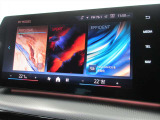 車両の頭脳といっても過言ではない『iDrive・システム』。オーディオ・ハンズフリー・ナビゲーションはもちろん、車両状況・操作説明まで確認する事ができます。