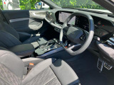 人間工学に基づいて設計されたシートは車のもっているドライビングフィールを存分にドライバーに伝えてくれるクオリティの高い仕上がりとなっています。