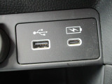 USB対応のデジタル機器をつないで快適なカーライフを!!