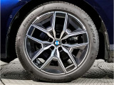 【BMWアロイホイル】軽量かつ強度に拘ったアロイホイル。走行性能ポテンシャルを引き出す設計。車の足元を引き締めてくれる大きなポイントはアロイホイルです。