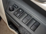 電動格納式ドアミラー・パワーウインドウを装備しています。