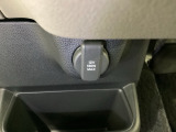 アクセサリーソケットはUSBのアダプターなどをつければ、スマホの充電にも使えます。周辺には物が置けるボックスがついています。