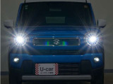 LEDヘッドライト(オートライト機能付)が搭載されており、遠くまで明るく均一に照らし、高速道路等での安心感が向上しております。