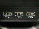 【USBポート】USBポートも装備されています、スマートフォンの充電やオーディオに連携も可能です、今や欠かせない装備の一つです!