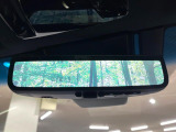 【デジタルインナーミラー】後席の大きな荷物や同乗者で後方が確認しづらい時でも安心!カメラが撮影した車両後方の映像をルームミラー内に表示。クリアな視界で状況の確認が可能です!