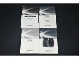 保証書・記録簿・取扱説明書と揃っていいます。キーの電池は新品にお取替えしてから納車させて頂きます。