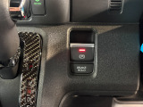 電子制御パーキングブレーキは信号待ちでも便利。いつもより運転がラクになるはずです。