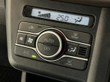 【オートエアコン】AUTOボタンを押してお好みの温度を設定!快適な室温でドライブをお楽しみいただけます♪