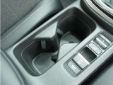 ◆ドリンクホルダー◆手の届きやすい場所にドリンクホルダーがあり、とても便利です。