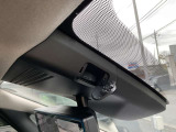 【前後純正ドライブレコーダー】走行中や駐車中の映像を高画質で記録し、事故やトラブル発生時の状況確認に役立つ安心装備。あおり運転対策や証拠保全にも有効で、日常のドライブをより安全にサポートします。