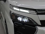 LEDヘッドライトには「オートマチックハイビームシステム」を搭載。夜間走行時にハイビームで走行可能と判断した場合、ロービームとハイビームを自動的に切り替え、前方視界確保をアシストします。