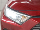 LEDヘッドライトには「オートマチックハイビームシステム」を搭載。夜間走行時にハイビームで走行可能と判断した場合、ロービームとハイビームを自動的に切り替え、前方視界確保をアシストします。