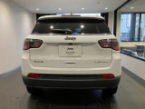 誰が見ても「あッJeepだ」とわかるデザインになっております。