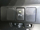 【クリアランスソナー】駐車時などに障害物へ近づくと、警告音やメーター表示で知らせてくれます。