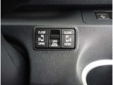 両側電動スライドドアの操作スイッチ部になります。