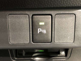 コーナーセンサーを車の前後に装備。障害物までの距離に応じて警告音を変えてお知らせ。縦列駐車時や駐車場・車庫などでの取り回しをサポートします。詳細は販売店スタッフまでおたずねください。