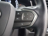 レーダークルーズコントロール(全車速追従機能付)が装備されています。高速道路で定速走行だけでなく、0km/hから約100km/hの広い範囲で先行車との車間距離を適切に保ちながら追従走行ができます。