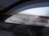 BMWのヘッドライトは、LEDで夜間の視認性が高いのはもちろん、BMWらしいシャープなデザインになっているので、昼間でもフロントの印象をかなり引き締めてくれます。