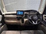 ◆インテリアパネル◆視界広々で非常に運転しやすくロングドライブでも疲れを感じさせないすっきりとまとまったインパネ周りです。