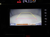 バックモニター装着車は後退時の強い味方です♪車庫入れや縦列駐車の際、後退操作の参考になるガイドラインをナビ画面に表示します。