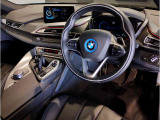 BMWの運転席はドライバーオリエンテッドという構造を採用。ドライバー目線の操作がしやすい設計になっており、ドライブ中にも目線の移動が少なく運転中にも簡単に操作ができます。