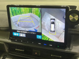 【マルチビューカメラシステム】専用のカメラにより、上から見下ろしたような視点で360度クルマの周囲を確認することができます☆死角部分も確認しやすく、狭い場所での切り返しや駐車もスムーズに行えます。