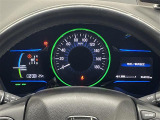 【メーターまわり】ドライバーから見やすい位置にあって安全運転に寄与します。マルチインフォメーションディスプレイでは、クルマに関する情報の確認はもちろん、各種安全機能・装備のON/OFFも設定可能。