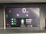 マルチインフォメーション。メーター内にディスプレーを装備。燃費、航続可能距離などの運転をサポートする情報、ホンダセンシングの注意・警告などを表示します。