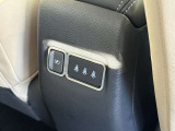 後席USB充電ソケットと後席シートベルト警告灯です。