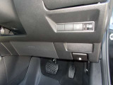運転席足元にニーエアバック装備で安全性が高いです。