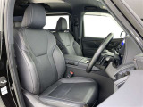 高いホールド性で運転姿勢が安定します。長距離ドライブでも疲れにくいのが魅力です。快適なドライビングライフをお送りください♪