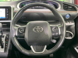 【純正革巻きステアリング】上質な革を使用することで、手にしっかり馴染みとても運転しやすいハンドルです♪