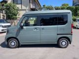 乗り降りのイメージが湧く左側面。ドア面の通りやスライド有無、小キズの出やすい部分も確認◎。