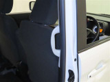 乗降用アシストグリップを装備しております。