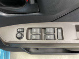 パワーウィンドウスイッチで運転席から全席の窓の開閉ができます♪