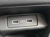 リア席用USB充電ポートが2口