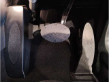 【アルミフットペダル】アクセルとブレーキペダル・フットレストをアルミにすることで車内のスポーティさと高級感を演出いたします☆