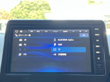 AM・FMやBluetooth Audio、TVなど、選べる音源が一覧で表示されます。使いたい項目を画面から確認しやすく、移動中の気分やシーンに合わせて楽しめます。
