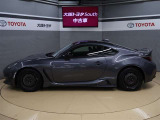 スポーツカーらしいデザインです。