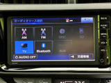 AM・FM・ディスク・SD・Bluetoothなど、複数のオーディオソースを画面から選択できます。聴きたい音源に合わせて切り替えられ、日々の移動時間を快適に過ごせます。