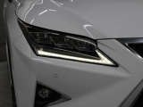 LEDヘッドランプには「オートマチックハイビームシステム」を搭載。夜間走行時にハイビームで走行可能と判断した場合、ロービームとハイビームを自動的に切り替え、前方視界確保をアシストします。