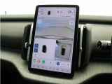 360&deg;ビューカメラは、自車を真上から見下ろすバードアイ映像を表示します。また、フロントビュー、リアビュー、サイドビューの単独表示や、自車周辺の様子を直感的に把握できる3D表示にも対応しています。