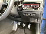 左側に高速で便利なETCがあり、横滑りを防ぐVSAなどのスイッチは、運転席の右側、手の届きやすい位置にあります。
