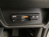 ハンドルの右下にETCがついています。高速道路の料金所の通過も楽々です!。 カードの取り出しもしやすい場所についています。