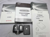 取説・メンテナンスノート・スマートキー・カードキーの4点セットです。