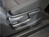 ◆シートハイトアジャスター◆運転席を上下に高さ調節ができます!運転ポジションを体格に合わせてシート調整できます。