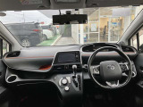 【運転席・インパネまわり】ハンドル・シート・フロアーなど隅々までプロによるクリーニング済み☆彡キレイな車内でドライブが一層快適にお楽しみいただけます!!