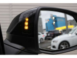 サイドアシスト装備車 ミラー内側のLEDにより死角による事故を軽減致します。