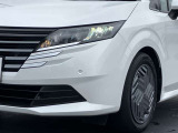 LEDヘッドライト、ハロゲンランプと比べると白く自然に近い明るさで、ライトの照射角も調整できるため、視認性が高くなります。