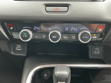 もちろんフルオートエアコン!前席シートヒーターもついてますのでいつでも快適です。